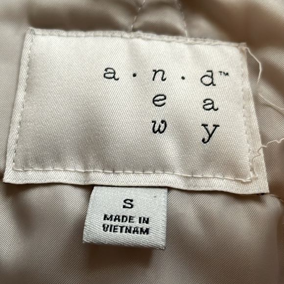 A New Day quilted puffy jacket. Small. Zipper. Very nice. Beige. - Picture 3 of 6